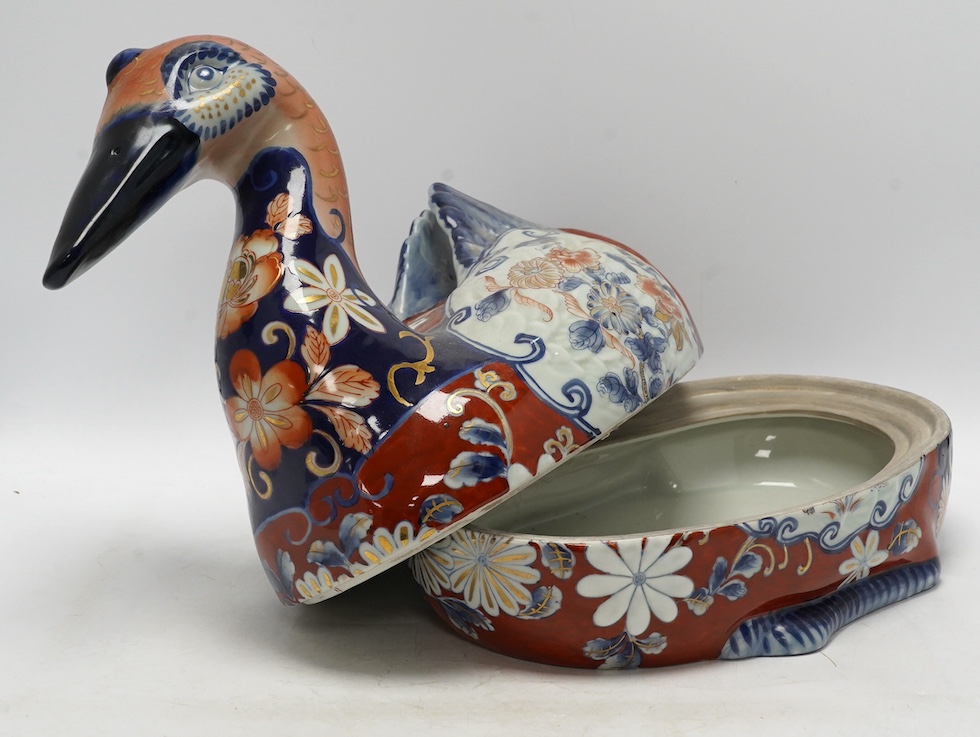 A large porcelain duck box, decorated in the Imari pattern, 40cm wide. Condition - fair